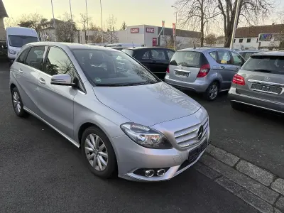 Gebraucht Mercedes B180 122 PS (89 kW) 2012 Silber Kleinwagen