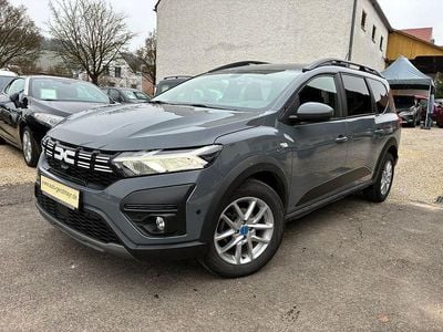 Grau Gebraucht 2023 Dacia Jogger Expression Van / Kleinbus | 17.900 € (Fairer Preis)