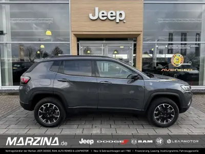 Gebraucht Jeep Compass Trailhawk 241 PS (177 kW) 2022 Graphite grey pearl SUV