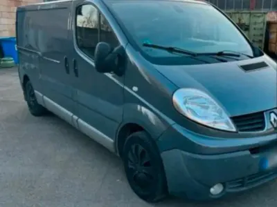 Gebraucht Renault Trafic 114 PS (83 kW) 2013 Grau Van / Kleinbus