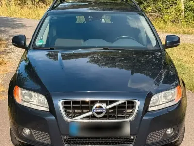 Gebraucht Volvo V70 Momentum 163 PS (119 kW) 2013 Blau Kombi
