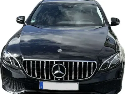 Gebraucht Mercedes E220 194 PS (142 kW) 2019 Schwarz Limousine