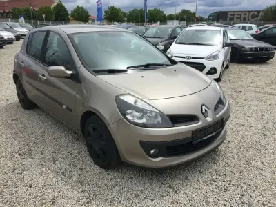 Gebraucht Renault Clio II Authentique 75 PS (55 kW) 2008 Gold Limousine
