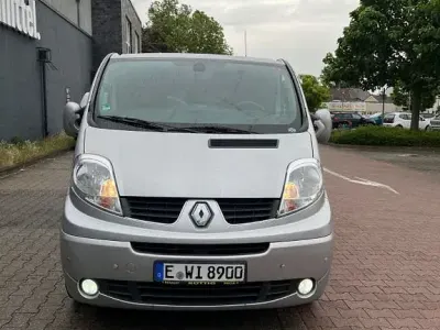 Gebraucht Renault Trafic 145 PS (106 kW) 2011 Silber Van / Kleinbus