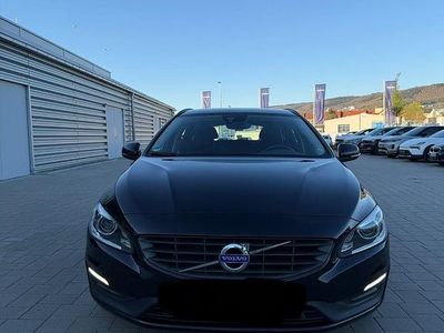 Gebraucht Volvo V60 Business Edition 190 PS (139 kW) 2016 Schwarz Kombi
