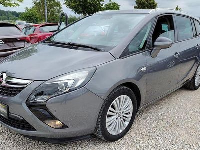 Grau Gebraucht 2016 Opel Zafira Tourer drive Van / Kleinbus | 8.000 € (Fairer Preis)