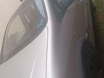 Grau Gebraucht 2004 Opel Zafira Elegance Van / Kleinbus | 1.750 € (Fairer Preis)