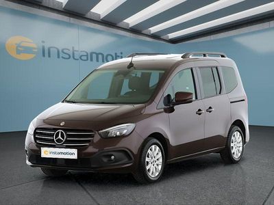 Gebraucht Mercedes T180 131 PS (96 kW) 2024 Rot Van / Kleinbus