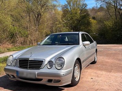 Usata Mercedes E200 163 CV (119 kW) 2000 Argento Berlina