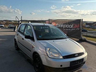 Second-hand Ford Fiesta 69 CP (50 kW) 2004 Gri Hatchback