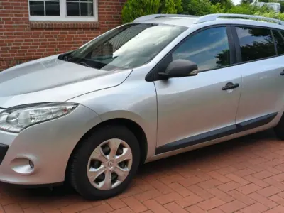 Gebraucht Renault Mégane GrandTour Expression 106 PS (77 kW) 2011 Silber Kombi