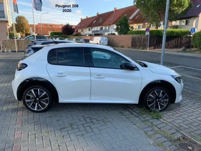 Gebraucht Peugeot 208 Allure GT-Line 101 PS (74 kW) 2020 Weiß Kleinwagen