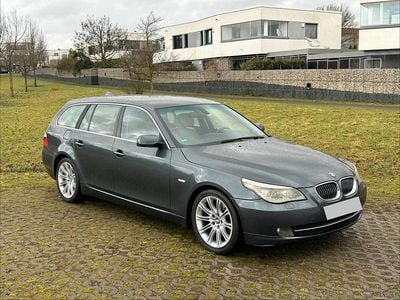 Gebraucht BMW 530 235 PS (172 kW) 2009 Grau Kombi