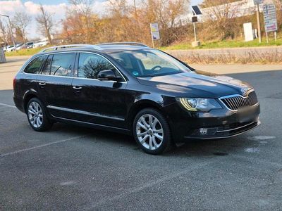 Używany Skoda Superb 140 KM (102 kW) 2014 Czarny Kombi