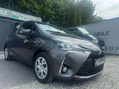 Gebraucht Toyota Yaris 73 PS (53 kW) 2020 Grau Limousine