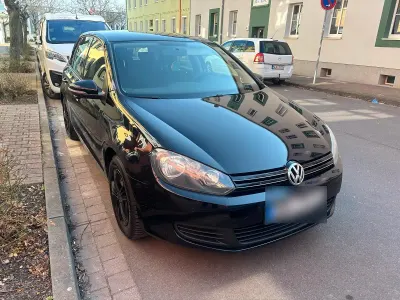 Gebraucht VW Golf VI 75 PS (55 kW) 2010 Schwarz Kleinwagen