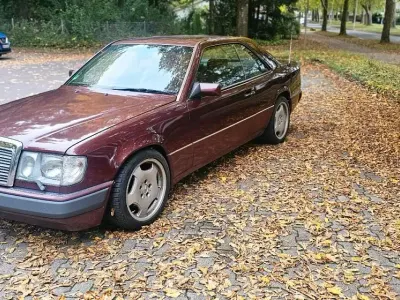 Gebraucht Mercedes E300 220 PS (161 kW) 1990 Andere farben Coupé