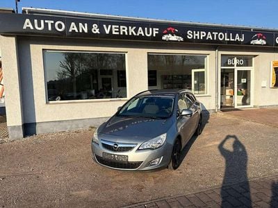Gebraucht Opel Astra Design Edition 140 PS (102 kW) 2013 Silbersee/perl silber (m2) Kombi
