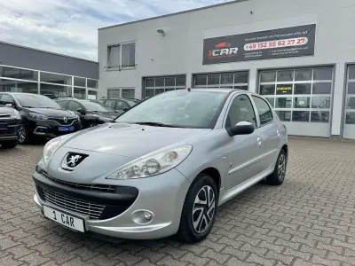 Gebraucht Peugeot 206+ 73 PS (53 kW) 2012 Silber Kleinwagen