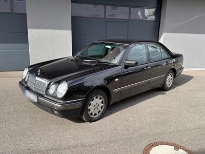 gebraucht Mercedes E200 ELEGANCE / TECHNISCH TOP / TÜV