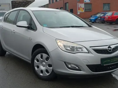 Gebraucht Opel Astra Edition 116 PS (85 kW) 2010 Silber Limousine