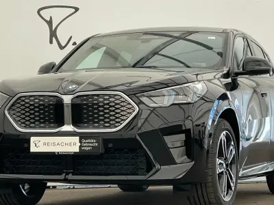Gebraucht BMW iX2 Comfort Edition 230 kW (313 PS) 2025 Saphirschwarz metallic SUV