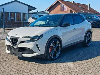 Uusi Alfa Romeo Junior Veloce 206 kW (281 HP) 2026 Valkoinen Katumaasturi