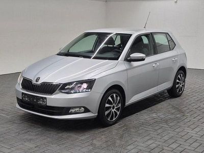 Gebraucht Skoda Fabia 60 PS (44 kW) 2015 Brillantsilbermet. Limousine