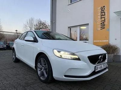Usata Volvo V40 Momentum 122 CV (89 kW) 2018 Bianco Berlina