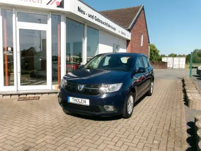 Używany Dacia Sandero Lauréate 90 KM (66 kW) 2017 Niebieski Sedan/Limuzyna