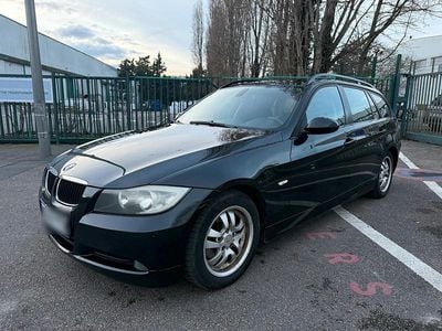 Schwarz Gebraucht 2005 BMW 320 Kombi | 2.400 €