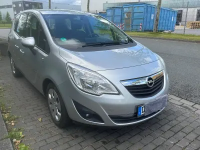 Gebraucht Opel Meriva Edition 101 PS (74 kW) 2013 Silber Van / Kleinbus