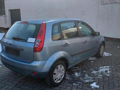 Gebraucht Ford Fiesta 80 PS (58 kW) 2006 Blau Kleinwagen