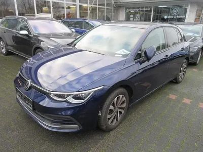 Używany VW Golf VII Life 150 KM (110 kW) 2021 Niebieski Hatchback