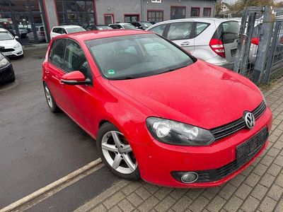 Gebraucht VW Golf VI Team 105 PS (77 kW) 2010 Rot Kleinwagen
