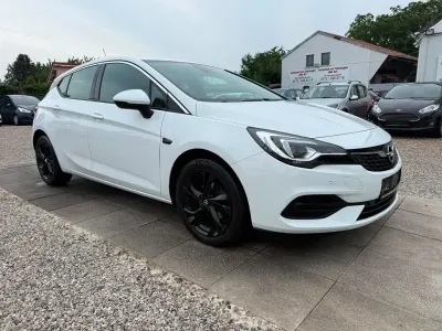 Gebraucht Opel Astra Elegance 131 PS (96 kW) 2019 Schneeweiss/olympic/summit whi Limousine