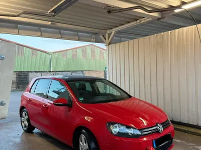 Gebraucht VW Golf VI 105 PS (77 kW) 2010 Rot Kleinwagen