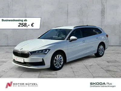 Gebraucht Skoda Superb Essence 150 PS (110 kW) 2025 Purity weiss Kombi