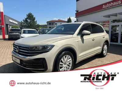Gebraucht VW Touareg Elegance 231 PS (169 kW) 2024 Sechura beige metallic SUV