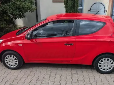 Gebraucht Hyundai i20 Comfort 77 PS (56 kW) 2009 Rot Kleinwagen