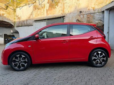 Gebraucht Toyota Aygo x-sky 72 PS (52 kW) 2020 Rot Kleinwagen