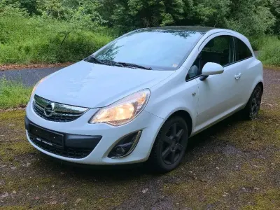 Gebraucht Opel Corsa 102 PS (75 kW) 2011 Weiß Kleinwagen