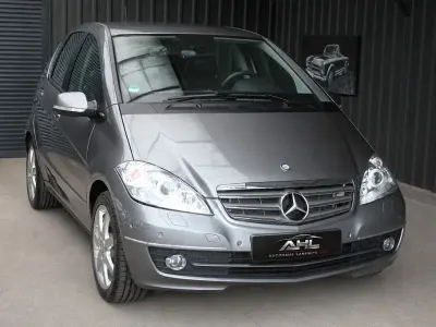 Gebraucht Mercedes A180 Avantgarde 116 PS (85 kW) 2011 Grau Kleinwagen