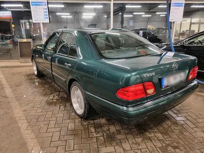 Mercedes E200