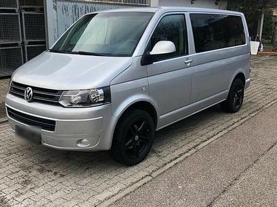 Gebraucht VW Caravelle 140 PS (102 kW) 2015 Silber Van / Kleinbus