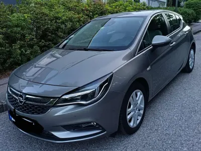 Gebraucht Opel Astra Edition 125 PS (91 kW) 2015 Beige Limousine