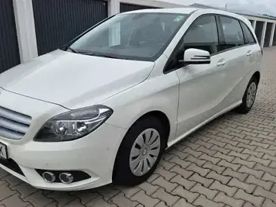Gebraucht Mercedes B180 122 PS (89 kW) 2012 Calcitweiss Kleinwagen