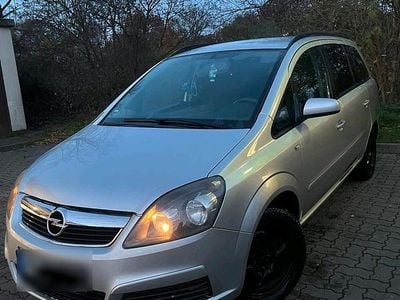 Grau Gebraucht 2005 Opel Zafira Van / Kleinbus | 1.650 €