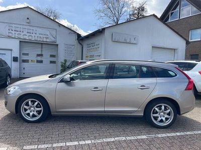 Usata Volvo V60 Momentum 163 CV (119 kW) 2010 Argento Station wagon