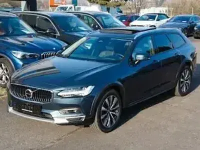 Używany Volvo V90 CC Plus 197 KM (144 kW) 2022 Niebieski Kombi
